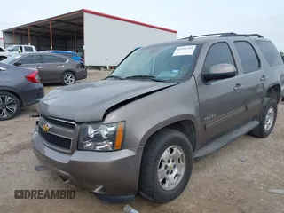 2012 Chevrolet Tahoe LS z VIN 1GNSCAE08CR323878, wystawiony jako IAAI lot #41936259 z przebiegiem 67 542 mil mil oraz . Historia ofert i sprzedaży dostępna na DreamBid. Obrazek 17.