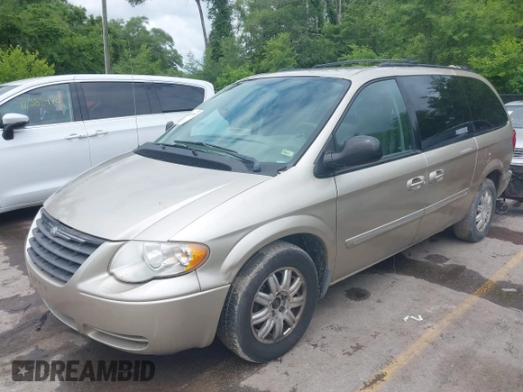 2005 Chrysler Town & Country Touring z VIN 2C8GP54L25R491310, wystawiony jako IAAI lot #42363567 z przebiegiem 203 608 mil mil oraz . Historia ofert i sprzedaży dostępna na DreamBid. Obrazek 2.