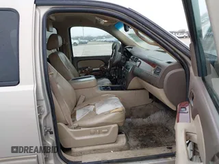 2011 GMC Yukon XL SLT with VIN 1GKS1KE01BR160725, listed as a IAAI auction lot 41587693 with 302,661 mi miles and . Bid and sale history available at carsss.com. Image 5.