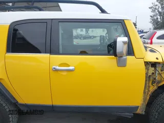 2007 Toyota FJ Cruiser with VIN JTEBU11FX70037231, listed as a IAAI auction lot 42018669 with 129,670 mi miles. Bid and sale history available at carsss.com. Image 14.