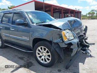 2008 GMC Yukon Denali z VIN 1GKFK638X8J182289, wystawiony jako IAAI lot #42238305 z przebiegiem 163 948 mil mil oraz . Historia ofert i sprzedaży dostępna na DreamBid. Obrazek 6.