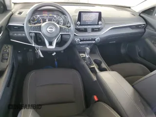 2025 Nissan Altima SV z VIN 1N4BL4DV5SN353777, wystawiony jako Copart lot #57361185 z przebiegiem 6 047 mil mil oraz Szkoda całkowita • Salvage title. Historia ofert i sprzedaży dostępna na DreamBid. Obrazek 8.