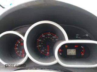 2009 Toyota Matrix z VIN 2T1KU40E29C039725, wystawiony jako IAAI lot #41682877 z przebiegiem 136 717 mil mil oraz . Historia ofert i sprzedaży dostępna na DreamBid. Obrazek 7.