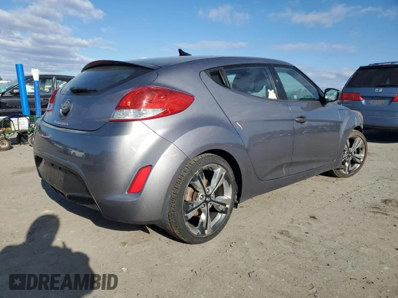 2016 Hyundai Veloster z VIN KMHTC6AD3GU293108, wystawiony jako Copart lot #47107635 z przebiegiem 97 731 mil mil oraz Szkoda całkowita • Salvage title. Historia ofert i sprzedaży dostępna na DreamBid. Obrazek 3.