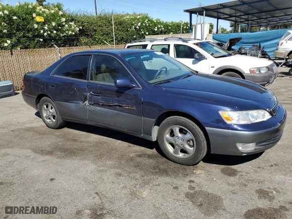 1998 Lexus ES 300 Luxury Sport Sdn with VIN JT8BF28G5W5016080, listed as a Copart auction lot 61466314 with 223,793 mi miles and Salvage Title. Bid and sale history available at carsss.com. Image 4.