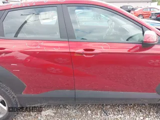 2025 Hyundai Kona SE с VIN KM8HA3AB5SU186210, выставлен на аукционе IAAI как лот 42150185 с пробегом 10 304 миль миль и . История ставок и продаж доступна на DreamBid. Изображение 14.