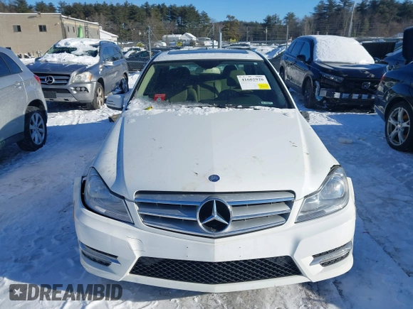 2013 Mercedes-Benz C 300 Sport z VIN WDDGF8AB8DR266708, wystawiony jako IAAI lot #41602920 z przebiegiem 131 068 mil mil oraz . Historia ofert i sprzedaży dostępna na DreamBid. Obrazek 12.