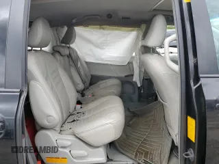 2012 Toyota Sienna XLE AAS z VIN 5TDYK3DC7CS263011, wystawiony jako Copart lot #58335465 z przebiegiem 229 319 mil mil oraz Czysty tytuł • Clean title. Historia ofert i sprzedaży dostępna na DreamBid. Obrazek 11.