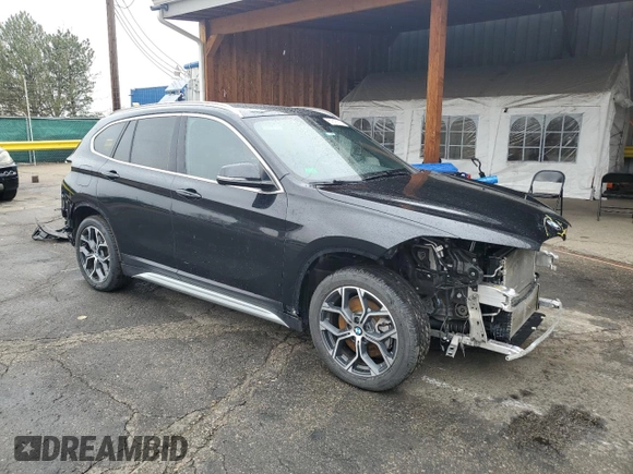 2021 BMW X1 xDrive28i z VIN WBXJG9C06M5T76049, wystawiony jako Copart lot #51816115 z przebiegiem 59 656 mil mil oraz Szkoda całkowita • Salvage title. Historia ofert i sprzedaży dostępna na DreamBid. Obrazek 4.