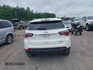 2019 Jeep Compass Latitude с VIN 3C4NJCBBXKT699338, выставлен на аукционе IAAI как лот 42257672 с пробегом 102 970 миль миль и . История ставок и продаж доступна на DreamBid. Изображение 17.