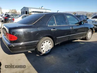 1997 Mercedes-Benz E-Class with VIN WDBJF55F4VJ034892, listed as a Copart auction lot 89406595 with 118,494 mi miles and Salvage Title. Bid and sale history available at carsss.com. Image 3.