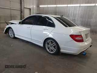 2012 Mercedes-Benz C 300 Sport z VIN WDDGF8BB4CA617822, wystawiony jako IAAI lot #41969593 z przebiegiem 188 670 mil mil oraz . Historia ofert i sprzedaży dostępna na DreamBid. Obrazek 3.