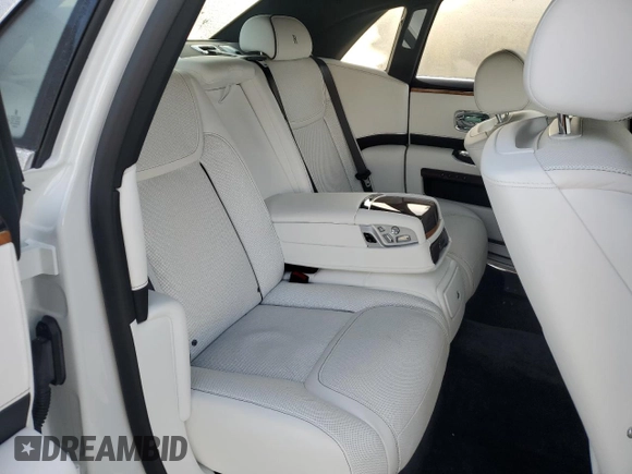 2020 Rolls-Royce Ghost z VIN SCAFK4C02LU201085, wystawiony jako Copart lot #79841764 z przebiegiem 14 001 mil mil oraz Szkody całkowita. Historia ofert i sprzedaży dostępna na DreamBid. Obrazek 10.