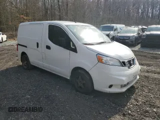 2015 Nissan NV200 S z VIN 3N6CM0KN8FK696261, wystawiony jako Copart lot #50001695 z przebiegiem Nie podano mil oraz Szkoda całkowita • Salvage title. Historia ofert i sprzedaży dostępna na DreamBid. Obrazek 4.