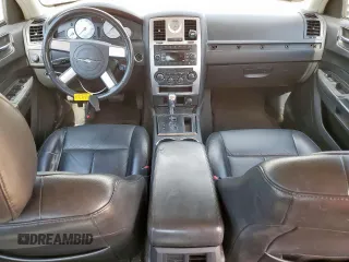 2010 Chrysler 300 Touring z VIN 2C3CA5CV0AH125757, wystawiony jako Copart lot #57422895 z przebiegiem 184 101 mil mil oraz Szkoda całkowita • Salvage title. Historia ofert i sprzedaży dostępna na DreamBid. Obrazek 8.