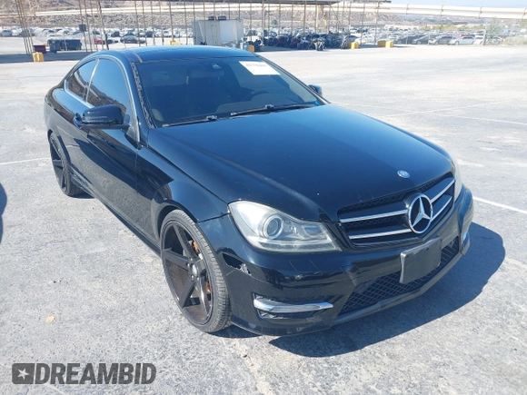 2012 Mercedes-Benz C 250 z VIN WDDGJ4HB7CF785844, wystawiony jako IAAI lot #42750461 z przebiegiem 125 968 mil mil oraz . Historia ofert i sprzedaży dostępna na DreamBid. Obrazek 1.