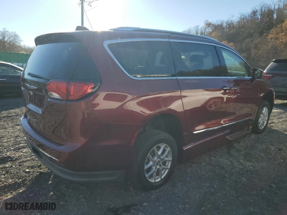 2020 Chrysler Pacifica Touring L 35th Anniversary with VIN 2C4RC1BG4LR158074, listed as a Copart auction lot 79211864 with 39,859 mi miles and Salvage Title. Bid and sale history available at carsss.com. Image 3.