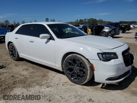 2019 Chrysler 300 S z VIN 2C3CCABG1KH654061, wystawiony jako Copart lot #47137005 z przebiegiem 109 896 mil mil oraz Szkoda całkowita • Salvage title. Historia ofert i sprzedaży dostępna na DreamBid. Obrazek 4.