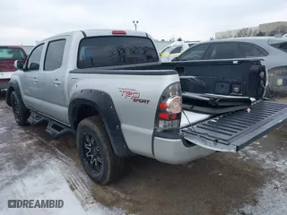 2005 Toyota Tacoma PreRunner with VIN 5TEJU62N15Z096264, listed as a IAAI auction lot 41537776 with 124,778 mi miles. Bid and sale history available at carsss.com. Image 3.