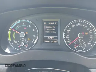 2013 Volkswagen Jetta Hybrid SE z VIN 3VW637AJXDM226189, wystawiony jako IAAI lot #42503588 z przebiegiem 158 367 mil mil oraz . Historia ofert i sprzedaży dostępna na DreamBid. Obrazek 7.