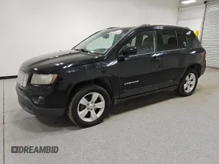 2016 Jeep Compass Latitude z VIN 1C4NJDEB3GD692570, wystawiony jako Copart lot #60991775 z przebiegiem 130 708 mil mil oraz Czysty tytuł • Clean title. Historia ofert i sprzedaży dostępna na DreamBid. Obrazek 1.