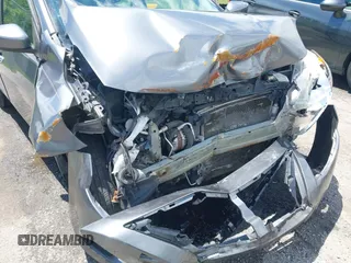 2016 Nissan Versa S z VIN 3N1CN7AP4GL831763, wystawiony jako IAAI lot #42243154 z przebiegiem 89 322 mil mil oraz . Historia ofert i sprzedaży dostępna na DreamBid. Obrazek 6.