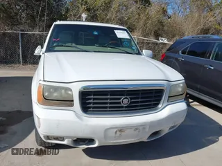 2000 Cadillac Escalade z VIN 1GYEK13R9YR149637, wystawiony jako IAAI lot #41599887 z przebiegiem 206 835 mil mil oraz . Historia ofert i sprzedaży dostępna na DreamBid. Obrazek 6.
