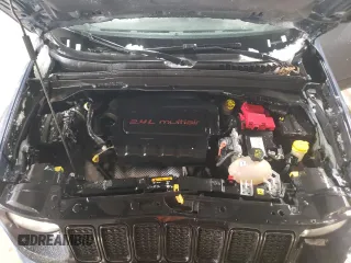 2021 Jeep Renegade Upland z VIN ZACNJDAB5MPM69768, wystawiony jako Copart lot #45790565 z przebiegiem Nie podano mil oraz Szkoda całkowita • Salvage title. Historia ofert i sprzedaży dostępna na DreamBid. Obrazek 11.