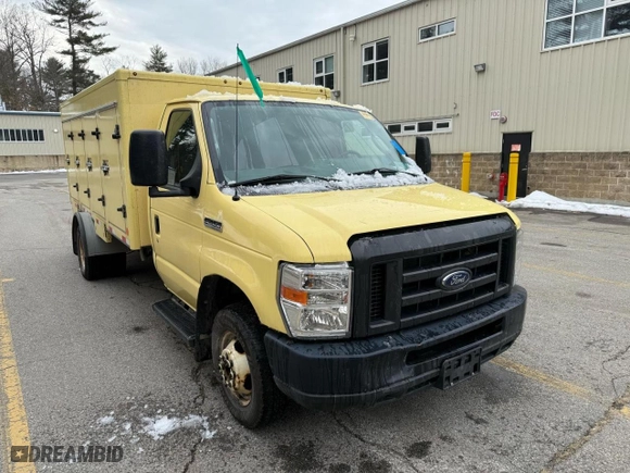 2019 Ford Econoline Commercial Cutaway with VIN 1FDXE4FS9KDC57732, listed as a Copart auction lot 47603335 with NaN miles and Clean Title. Bid and sale history available at carsss.com. Image 1.