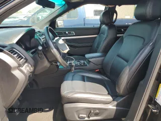2017 Ford Explorer XLT z VIN 1FM5K8D88HGA57298, wystawiony jako Copart lot #58889865 z przebiegiem 142 107 mil mil oraz Szkoda całkowita • Salvage title. Historia ofert i sprzedaży dostępna na DreamBid. Obrazek 7.