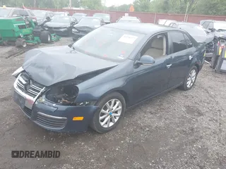 2010 Volkswagen Jetta Limited Edition z VIN 3VWAZ7AJ5AM155049, wystawiony jako IAAI lot #42276777 z przebiegiem 88 699 mil mil oraz . Historia ofert i sprzedaży dostępna na DreamBid. Obrazek 2.