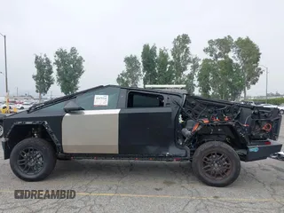 2024 Tesla Cybertruck с VIN 7G2CEHED5RA053441, выставлен на аукционе IAAI как лот 42475220 с пробегом 8 671 миль миль и . История ставок и продаж доступна на DreamBid. Изображение 14.
