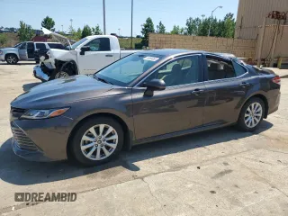2018 Toyota Camry LE z VIN JTNB11HK5J3003571, wystawiony jako Copart lot #61859055 z przebiegiem 36 381 mil mil oraz Szkoda całkowita • Salvage title. Historia ofert i sprzedaży dostępna na DreamBid. Obrazek 1.