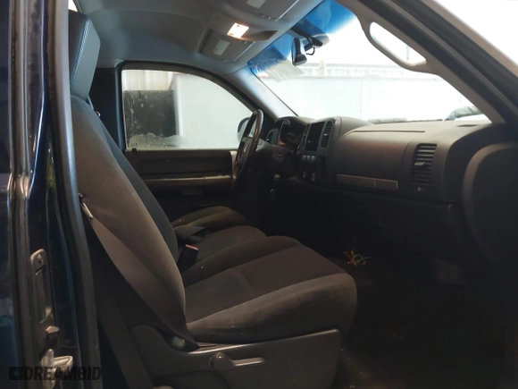 2008 Chevrolet Silverado 1500 LT w/1LT with VIN 2GCEC19C481222752, listed as a IAAI auction lot 41278747 with 211,484 mi miles. Bid and sale history available at carsss.com. Image 5.