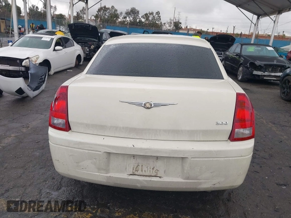 2006 Chrysler 300 with VIN 2C3KA43RX6H470150, listed as a IAAI auction lot 41767272 with 107,457 mi miles. Bid and sale history available at carsss.com. Image 16.