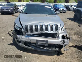 2017 Jeep Cherokee Latitude z VIN 1C4PJMCB5HW545460, wystawiony jako Copart lot #56350065 z przebiegiem 87 873 mil mil oraz Szkoda całkowita • Salvage title. Historia ofert i sprzedaży dostępna na DreamBid. Obrazek 5.