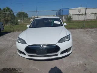 2016 Tesla Model S 70 kWh Battery with VIN 5YJSA1E16GF129997, listed as a IAAI auction lot 42108270 with 1 mi miles. Bid and sale history available at carsss.com. Image 12.