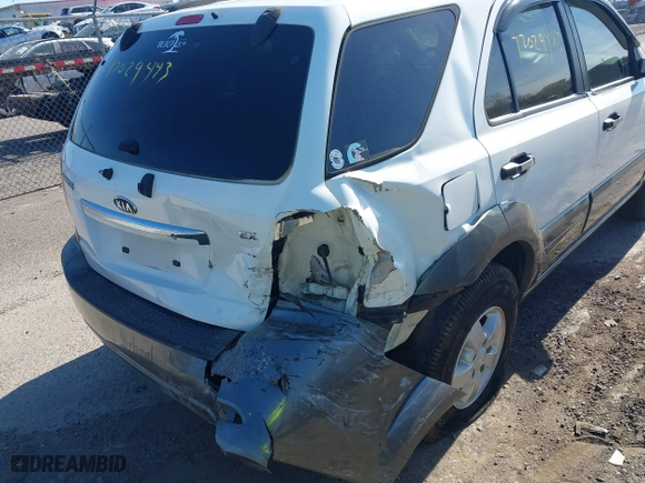 2007 Kia Sorento EX with VIN KNDJC736575664988, listed as a IAAI auction lot 42029443 with 210,971 mi miles. Bid and sale history available at carsss.com. Image 6.