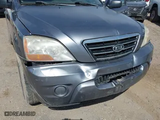 2008 Kia Sorento LX with VIN KNDJC735885836309, listed as a IAAI auction lot 41972002 with 199,357 mi miles. Bid and sale history available at carsss.com. Image 6.