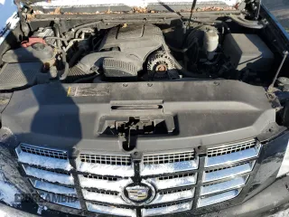 2010 Cadillac Escalade ESV Luxury z VIN 1GYUKHEF5AR156159, wystawiony jako Copart lot #41817085 z przebiegiem 308 631 mil mil oraz Nie do naprawy. Historia ofert i sprzedaży dostępna na DreamBid. Obrazek 12.