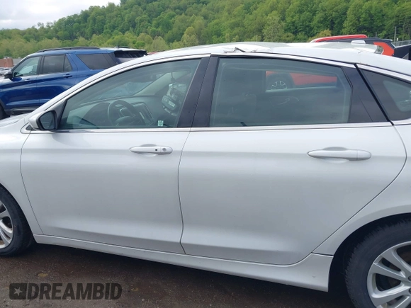 2015 Chrysler 200 Limited z VIN 1C3CCCAB7FN555436, wystawiony jako IAAI lot #42193998 z przebiegiem 126 448 mil mil oraz . Historia ofert i sprzedaży dostępna na DreamBid. Obrazek 14.