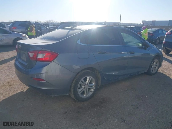 2018 Chevrolet Cruze LT with VIN 1G1BE5SM0J7162204, listed as a IAAI auction lot 41406190 with 124,152 mi miles. Bid and sale history available at carsss.com. Image 4.
