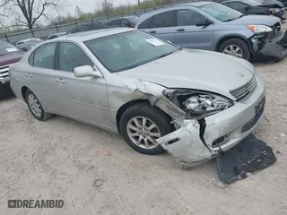 2002 Lexus ES 300 with VIN JTHBF30G425002375, listed as a IAAI auction lot 42031737 with 160,562 mi miles. Bid and sale history available at carsss.com. Image 1.