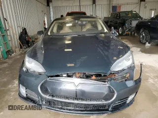 2013 Tesla Model S with VIN 5YJSA1DN1DFP12218, listed as a Copart auction lot 54717725 with Not Provided miles and Non Repairable. Bid and sale history available at carsss.com. Image 5.