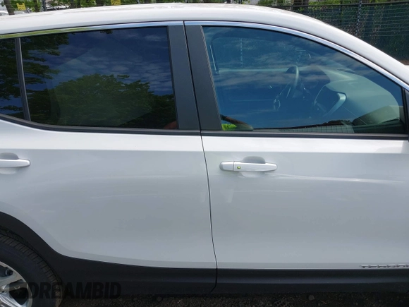 2024 GMC Terrain SLE with VIN 3GKALTEG0RL298699, listed as a IAAI auction lot 42222376 with 25,567 mi miles and . Bid and sale history available at DreamBid. Image 13.