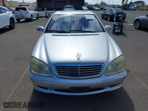 2001 Mercedes-Benz S-Class with VIN WDBNG75JX1A192890, listed as a IAAI auction lot 42088877 with 225,966 mi miles. Bid and sale history available at carsss.com. Image 6.