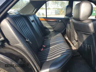 1995 Mercedes-Benz E Class with VIN WDBEB31E0SC232707, listed as a Copart auction lot 44348885 with 310,955 mi miles and Clean Title. Bid and sale history available at carsss.com. Image 10.