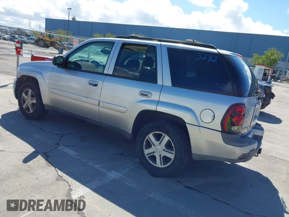 2005 Chevrolet TrailBlazer LT with VIN 1GNDT13S952113282, listed as a IAAI auction lot 41802492 with 172,253 mi miles and . Bid and sale history available at DreamBid. Image 3.