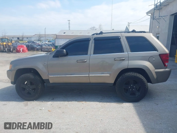 2005 Jeep Grand Cherokee Limited with VIN 1J4HR58N95C510465, listed as a IAAI auction lot 42027740 with 153,451 mi miles. Bid and sale history available at carsss.com. Image 14.