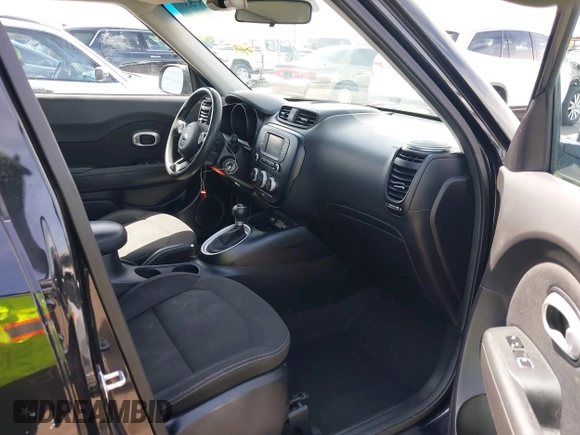 2019 Kia Soul z VIN KNDJN2A28K7688177, wystawiony jako IAAI lot #42153535 z przebiegiem 109 998 mil mil oraz . Historia ofert i sprzedaży dostępna na DreamBid. Obrazek 5.